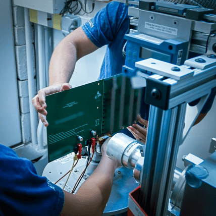 Astranis заключила контракт со SpaceX на запуск пяти новых спутников MicroGEO в 2025 году и установит рекорд по скорости развёртывания спутниковой группировки на ГСО